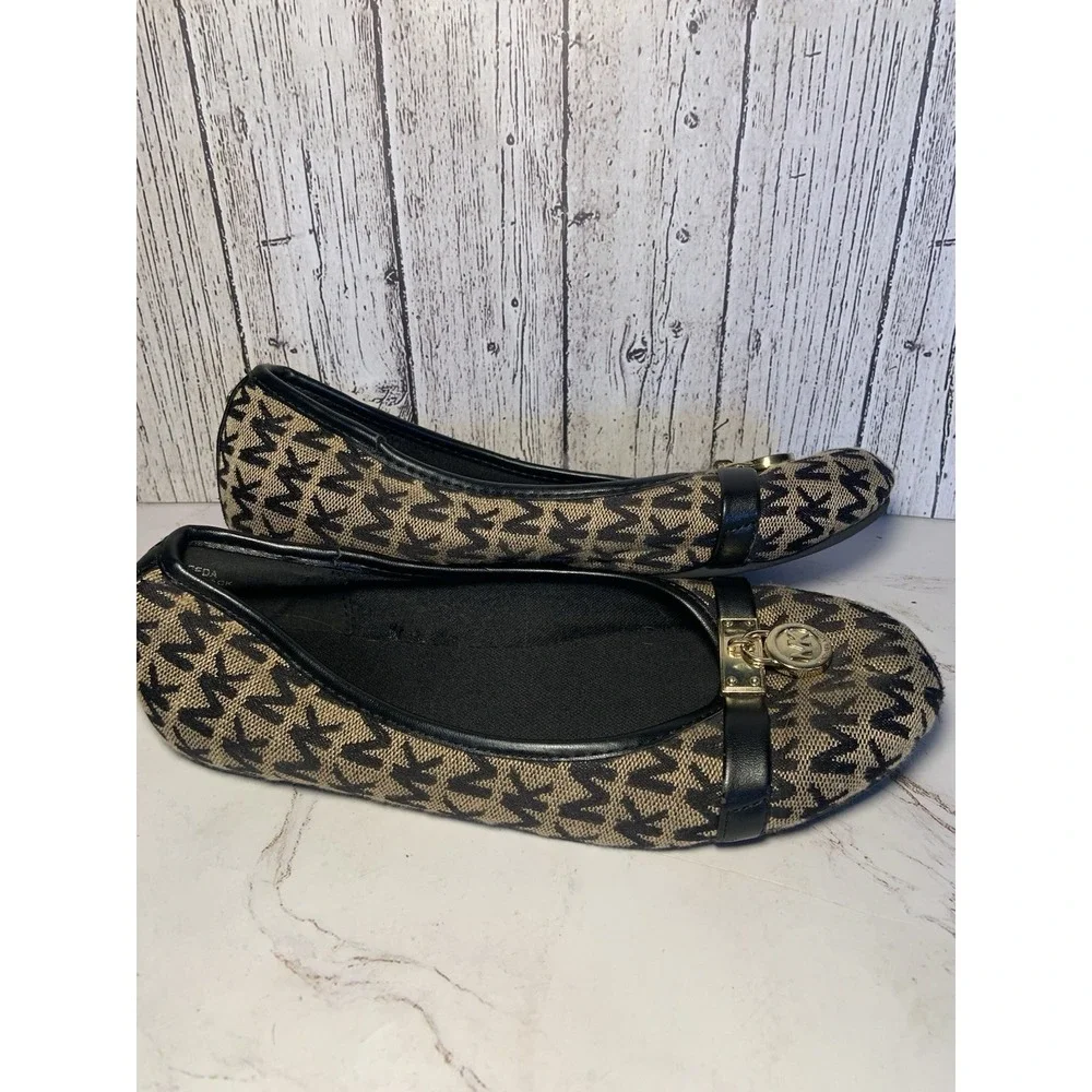 🔥 Michael Kors Freeda Tan/Black Monogram  Flats Gold Metal‎ Logo Size 3